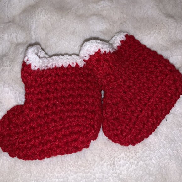 Knitted Wonderwoman Newborn Photo shoot Outfit! - Picture 4 of 4